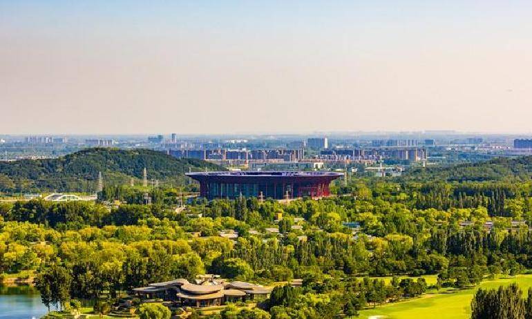 场地, 只有少数人, 展开全文