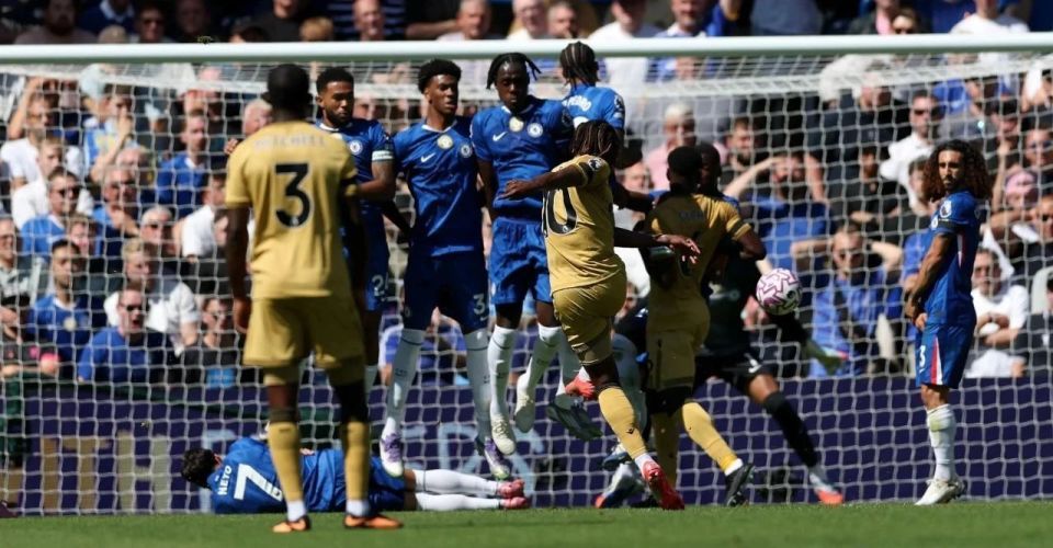 很足的, 莫耶斯迎来, 自己回归埃