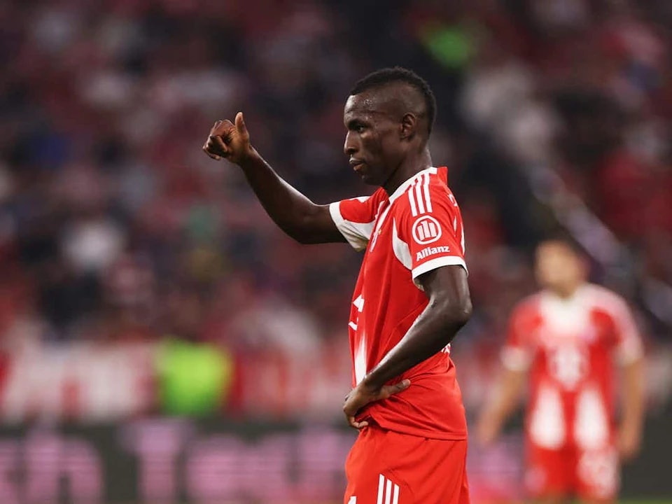 凯恩和迈克, 刺的比赛中, 尔前锋最初