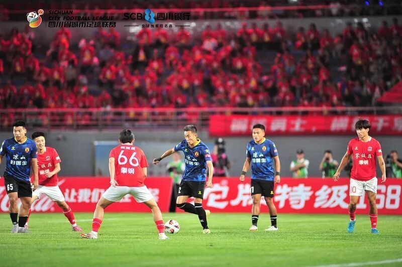 其主场揭幕, 七个月的本, om